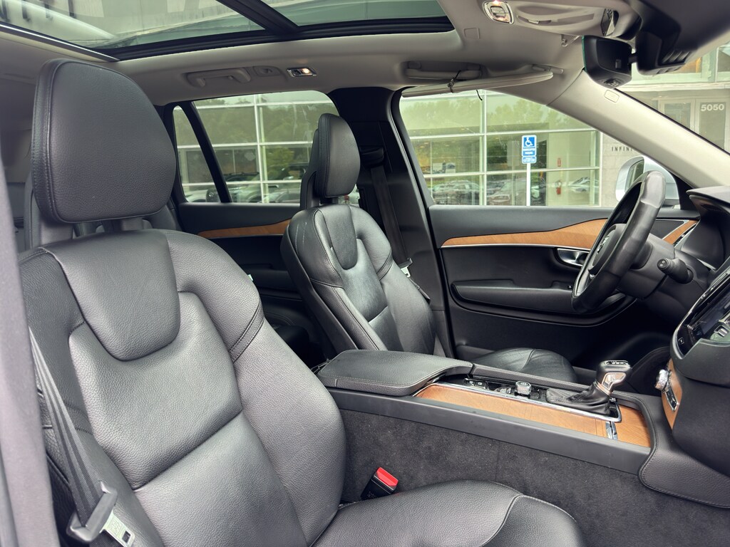 Used 2021 Volvo XC90 Momentum Sport Utility