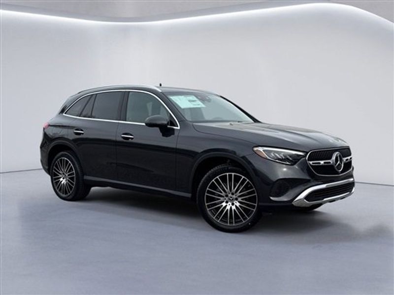 2025 Mercedes Benz GLC 300 4MATIC photo 2