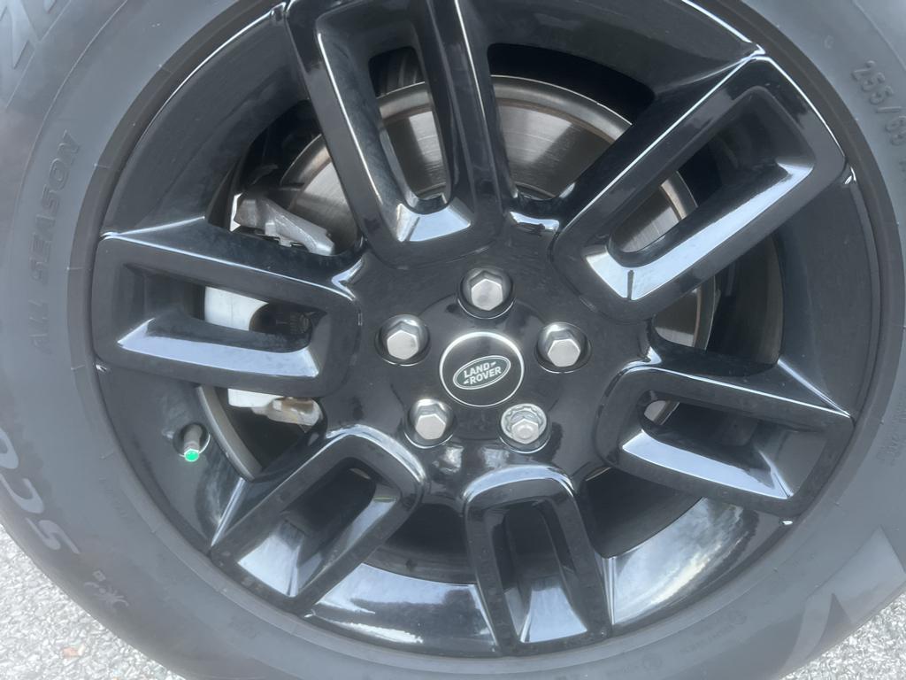 2025 Land Rover Defender 110 X-Dynamic SE photo 2