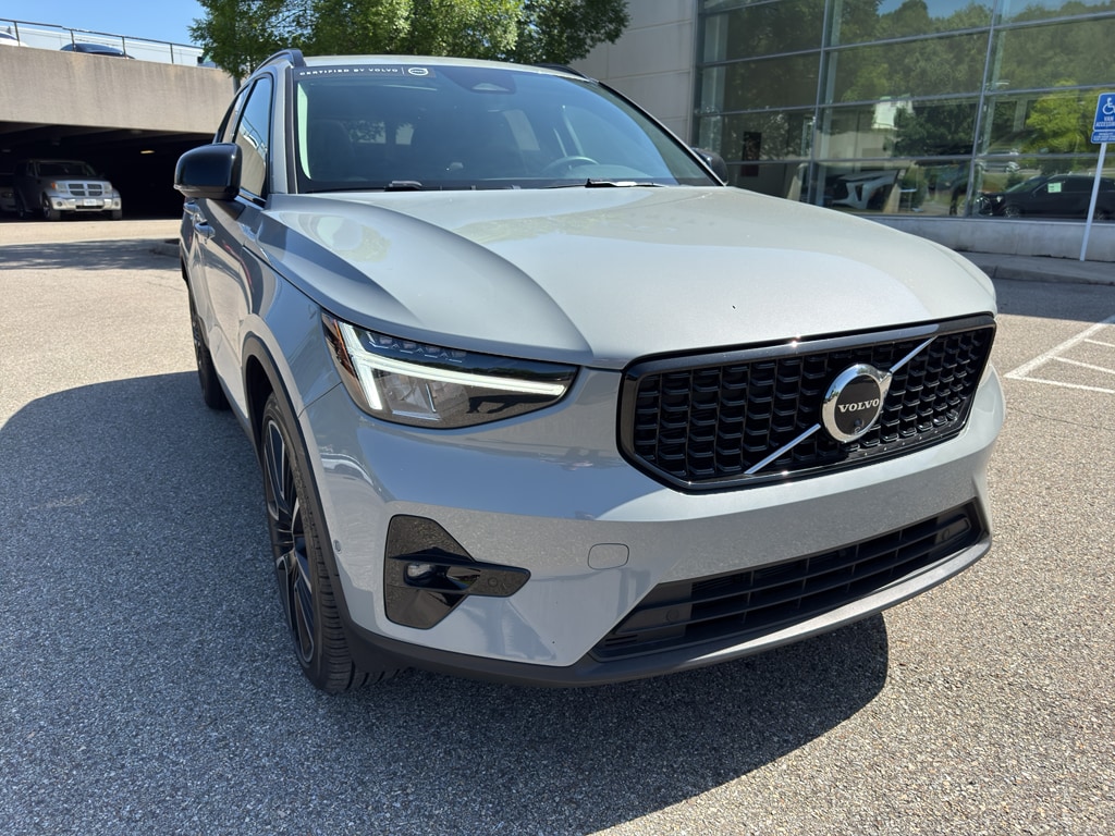 Certified 2025 Volvo XC40 Plus Dark Theme Sport Utility