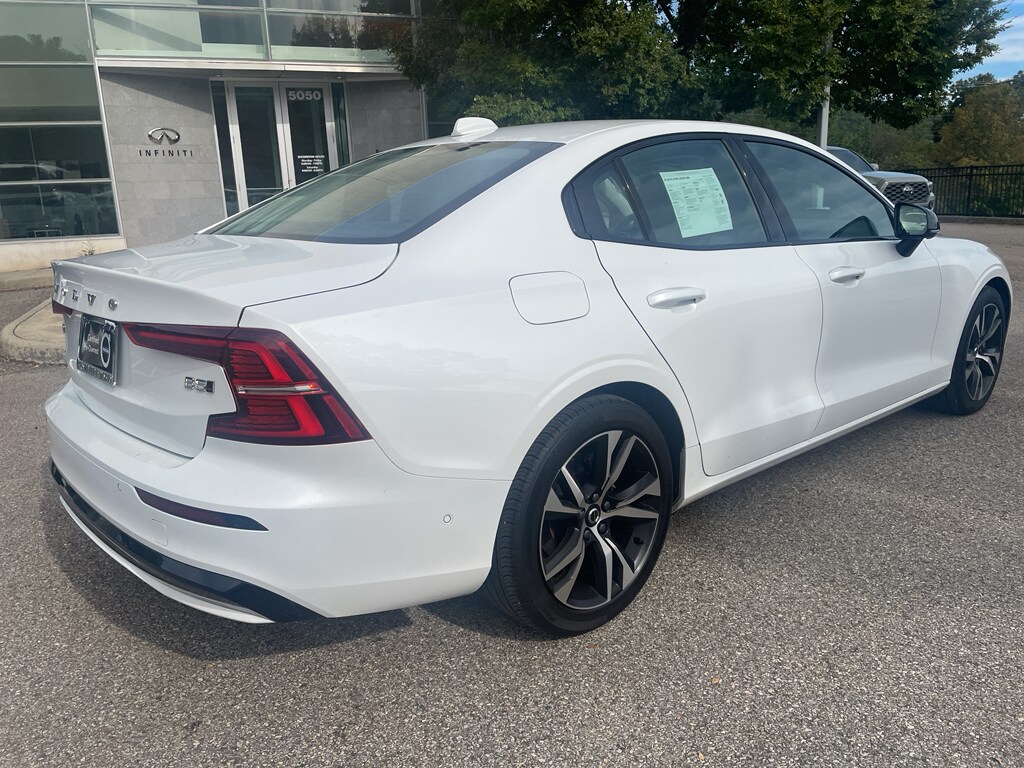 2024 Volvo S60 B5 Plus photo 3