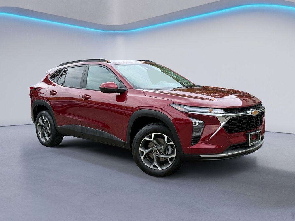 2024 Chevrolet Trax LT photo 2