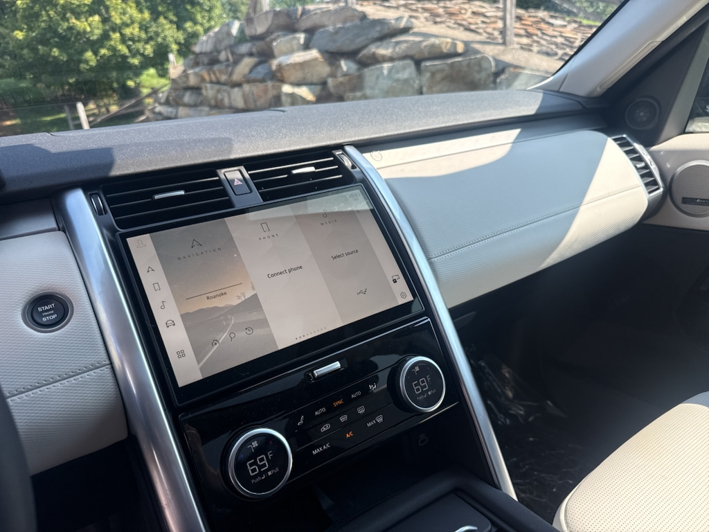 2025 Land Rover Discovery Dynamic SE - Photo 16