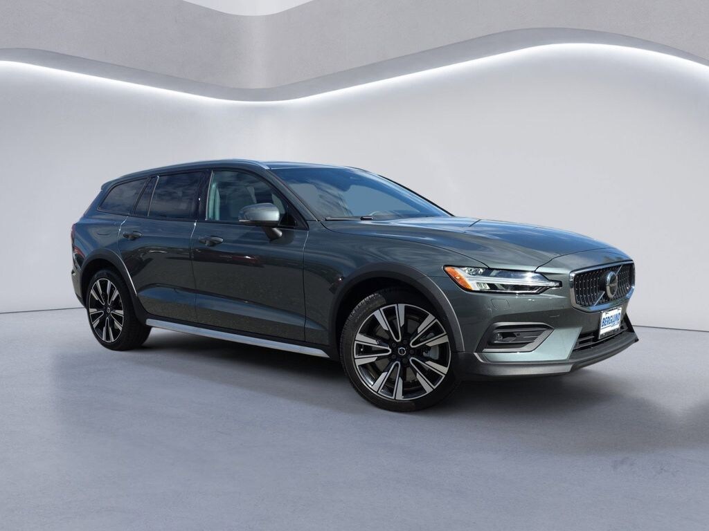 Used 2026 Volvo V60 Cross Country Ultra Wagon