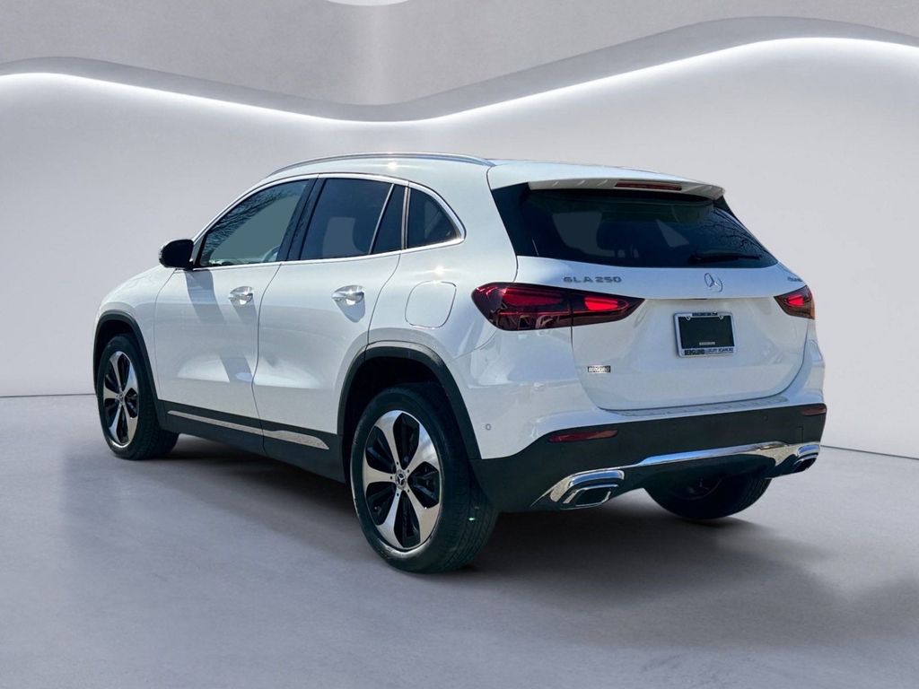 2025 Mercedes Benz GLA 250 4MATIC photo 4