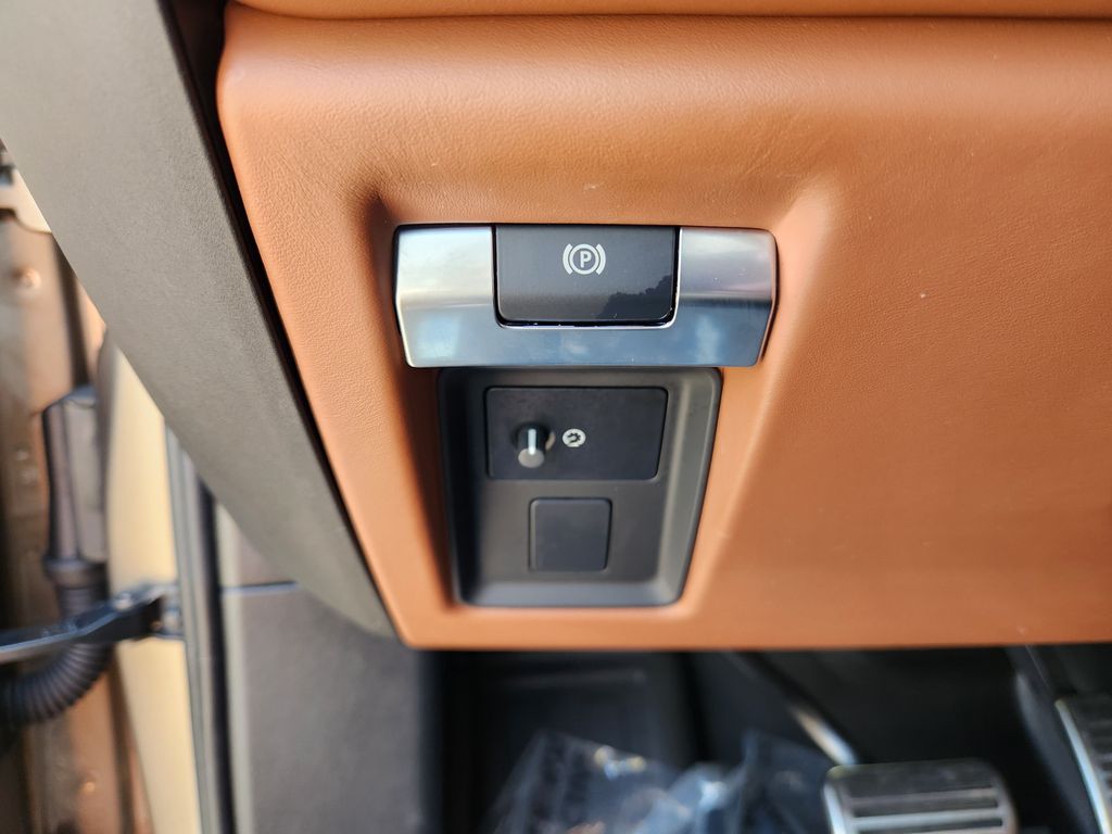 2025 Land Rover Defender Octa - Photo 20