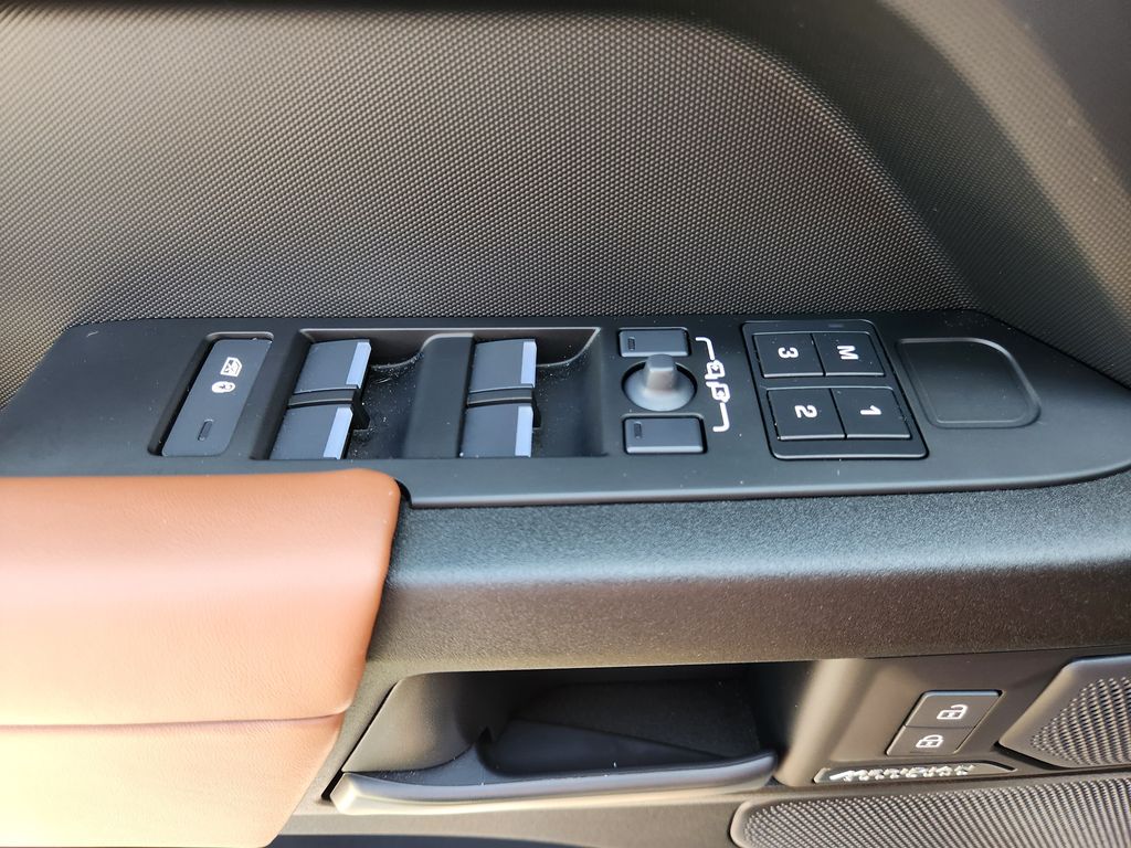 2025 Land Rover Defender Octa - Photo 19