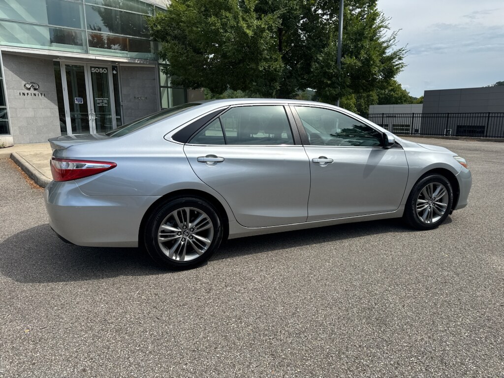 Used 2016 Toyota Camry SE Sedan