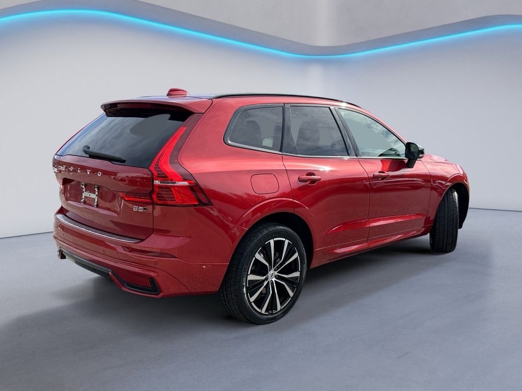 2023 Volvo XC60 B5 Plus photo 4