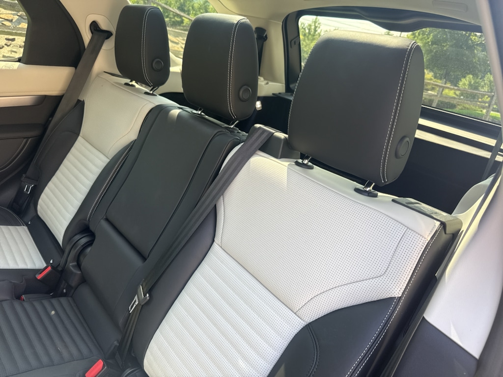 2025 Land Rover Discovery Dynamic SE - Photo 12