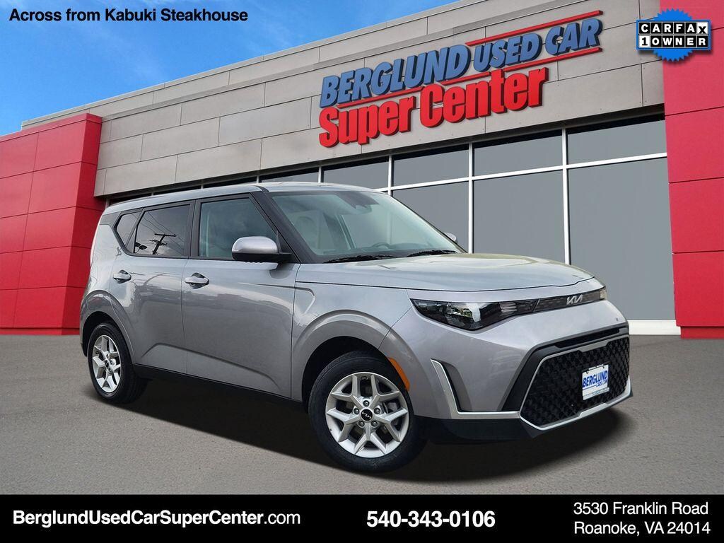 Used 2025 Kia Soul LX Hatchback