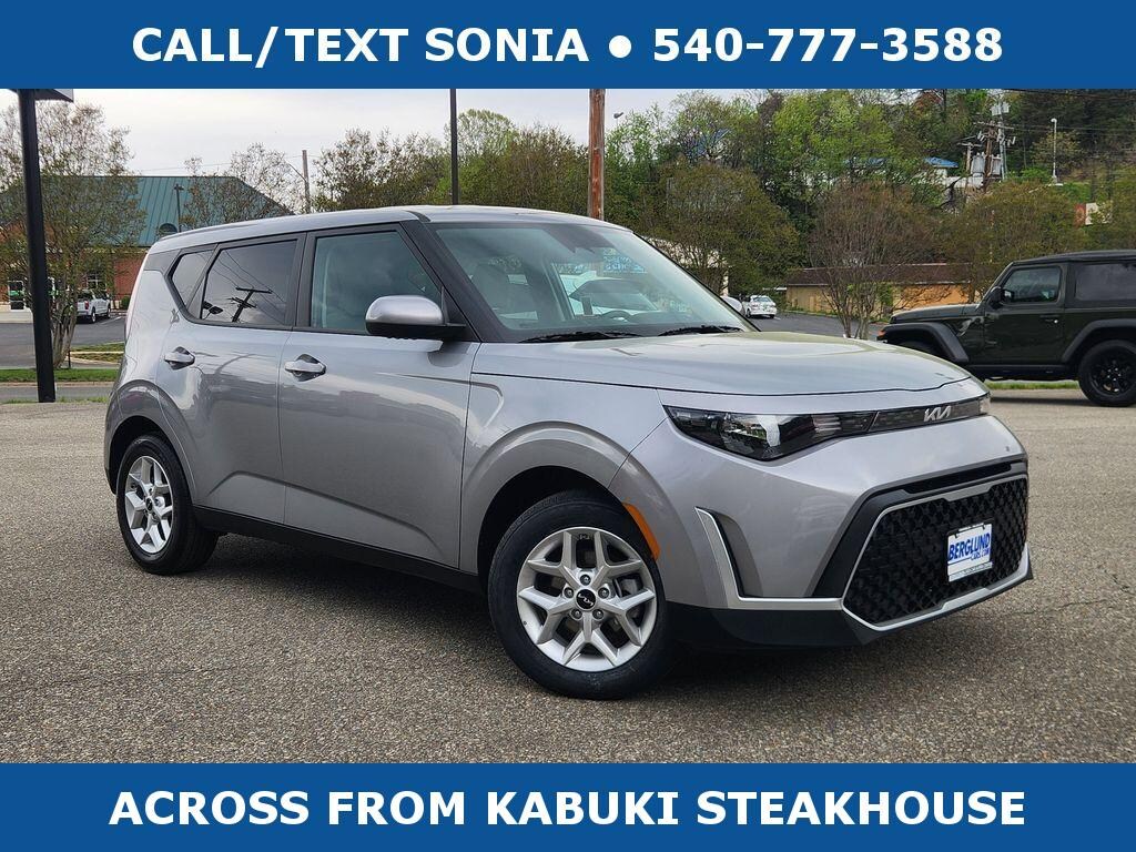 Used 2025 Kia Soul LX Hatchback
