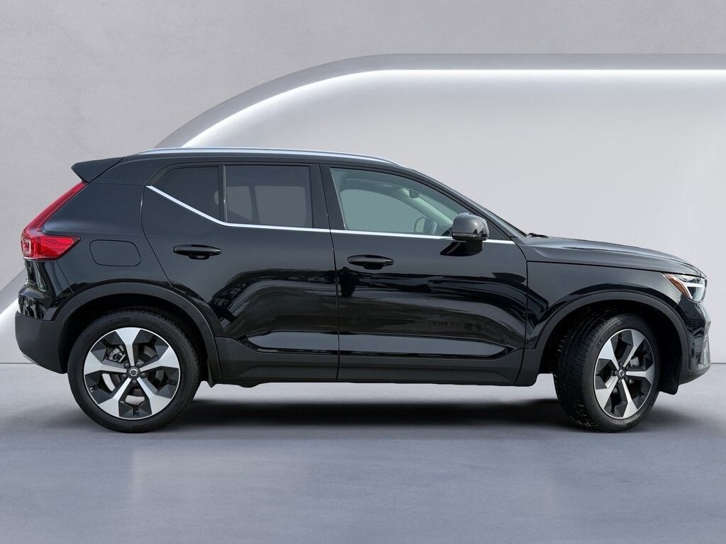 New 2025 Volvo XC40 Core Bright Theme Sport Utility