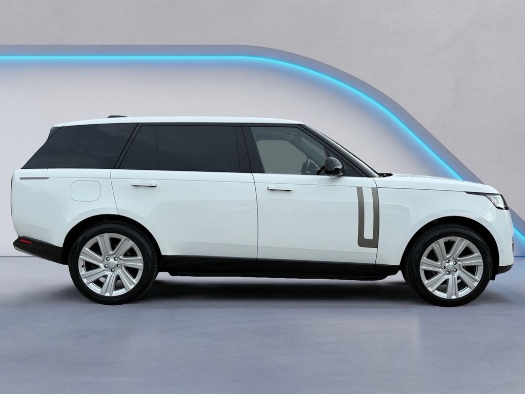 2023 Land Rover Range Rover SE photo 2