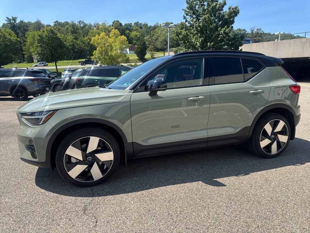 Certified 2023 Volvo XC40 Ultimate Sport Utility