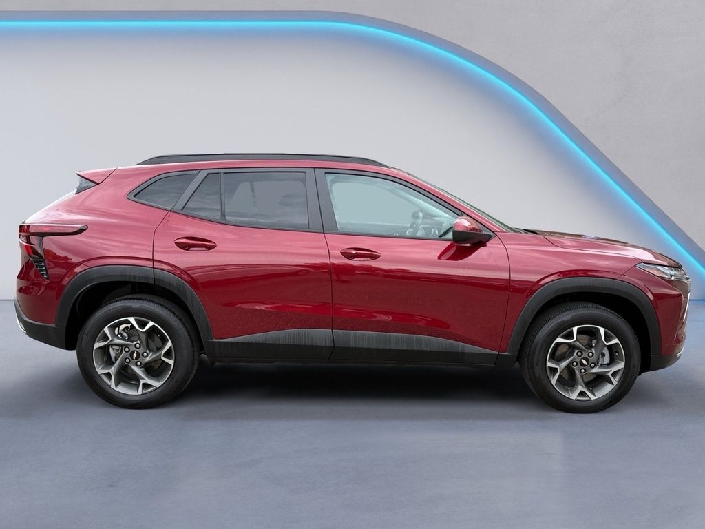2024 Chevrolet Trax LT photo 3
