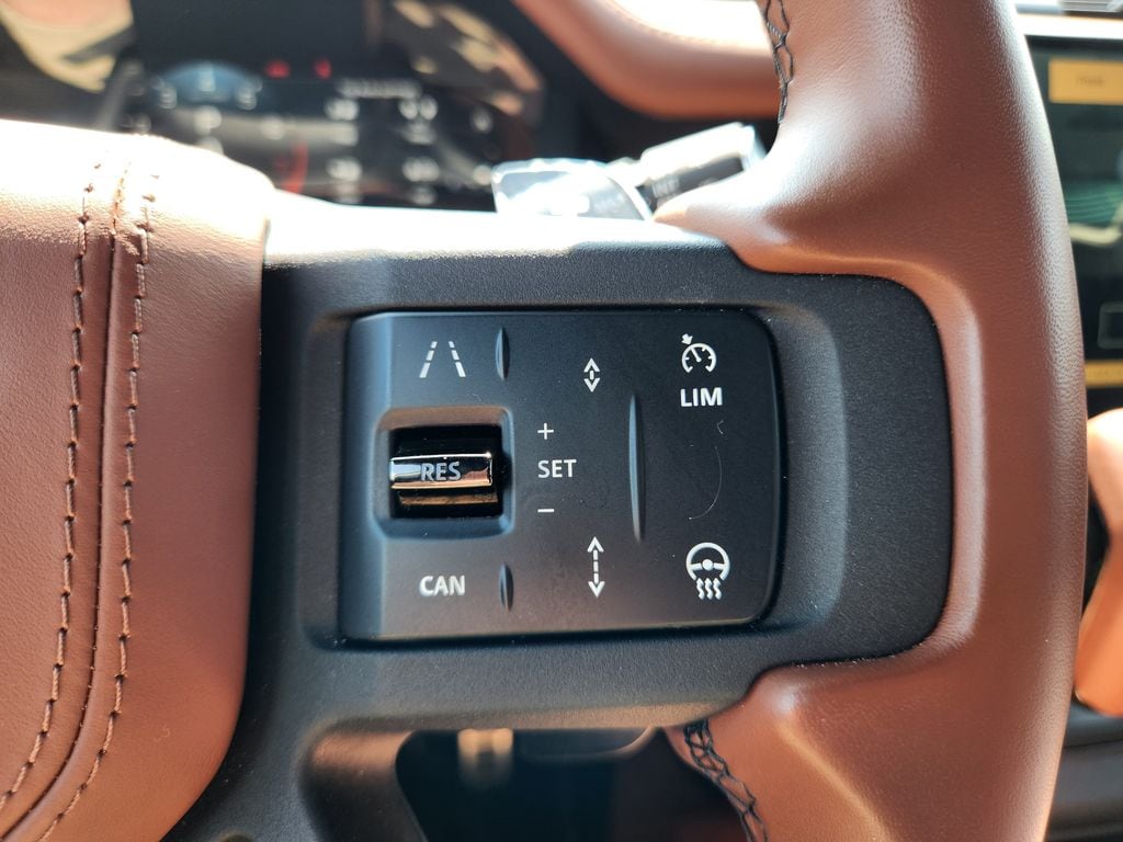 2025 Land Rover Defender Octa - Photo 32