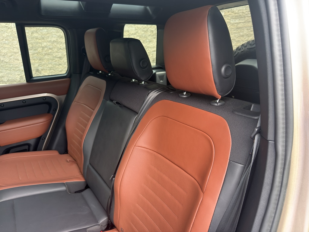 2025 Land Rover Defender Octa - Photo 8
