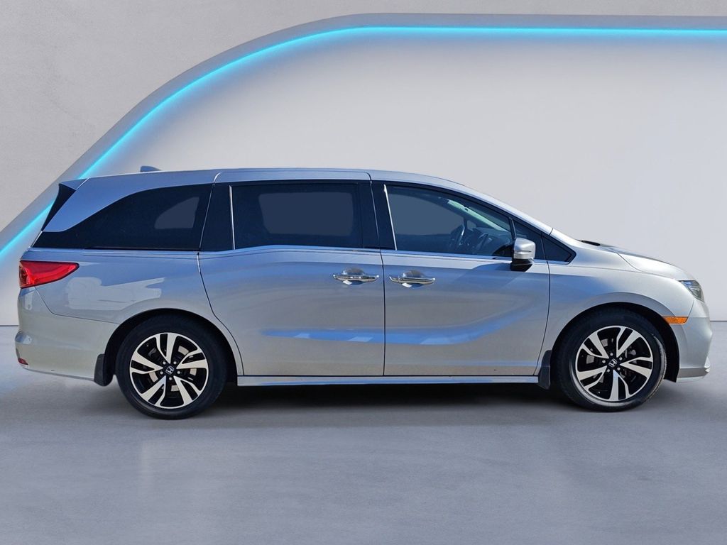 2018 Honda Odyssey Elite photo 3