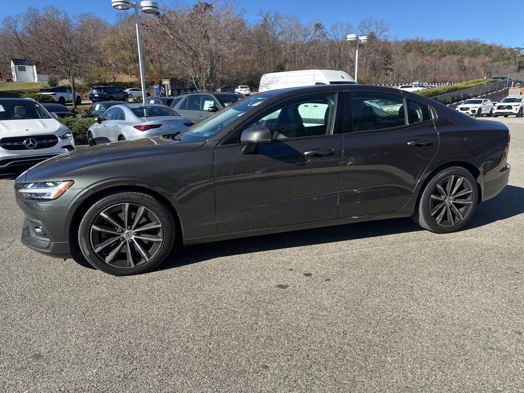 2021 Volvo S60 T5 Momentum photo 2