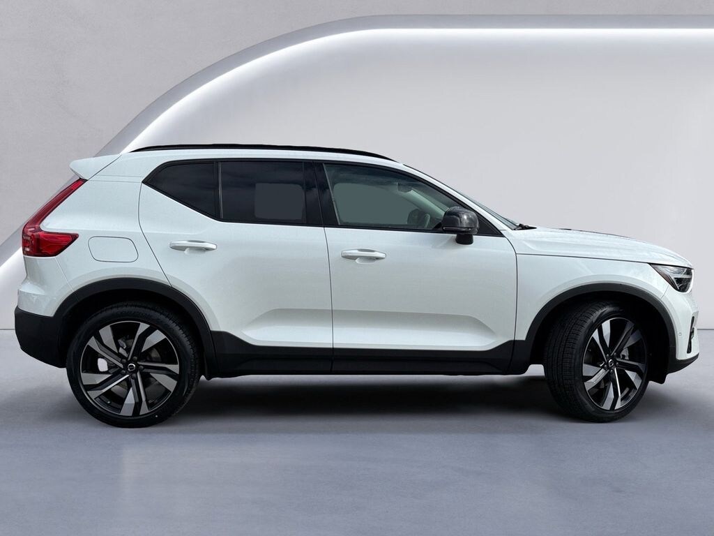 New 2026 Volvo XC40 Plus Sport Utility