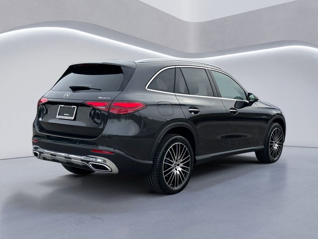 2025 Mercedes Benz GLC 300 4MATIC photo 4
