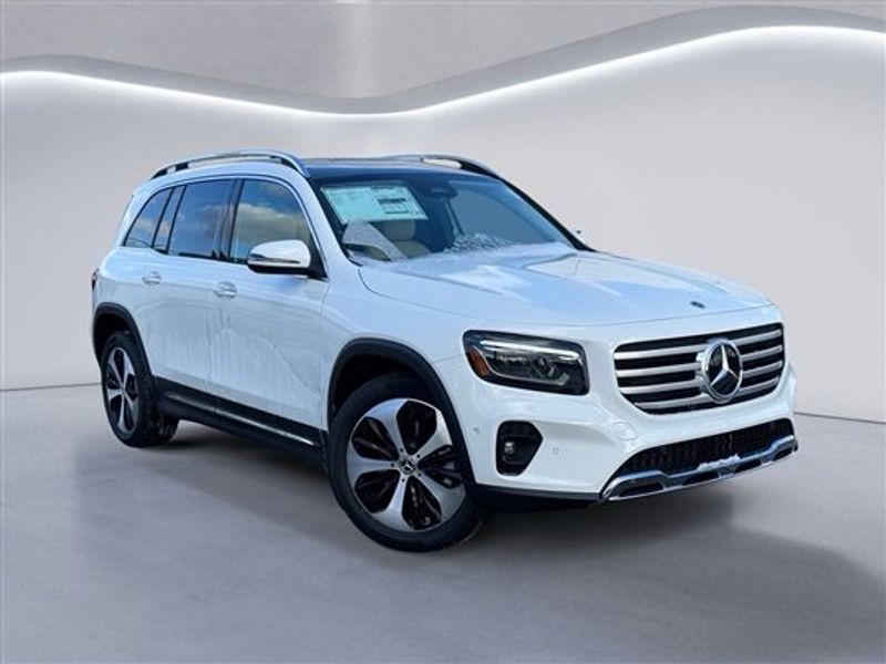 2025 Mercedes Benz GLB 250 4MATIC photo 2