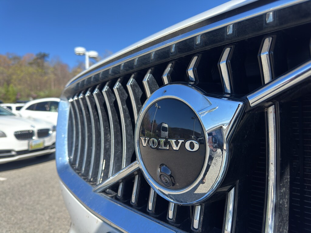 Used 2022 Volvo XC90 Momentum Sport Utility