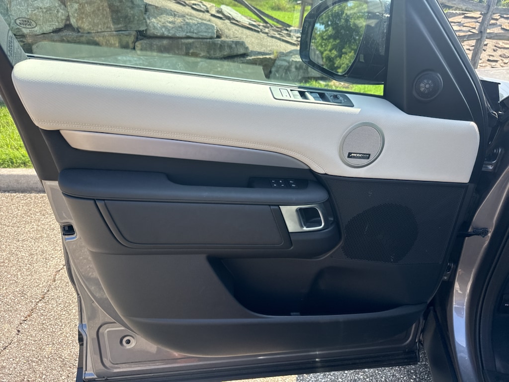 2025 Land Rover Discovery Dynamic SE - Photo 8