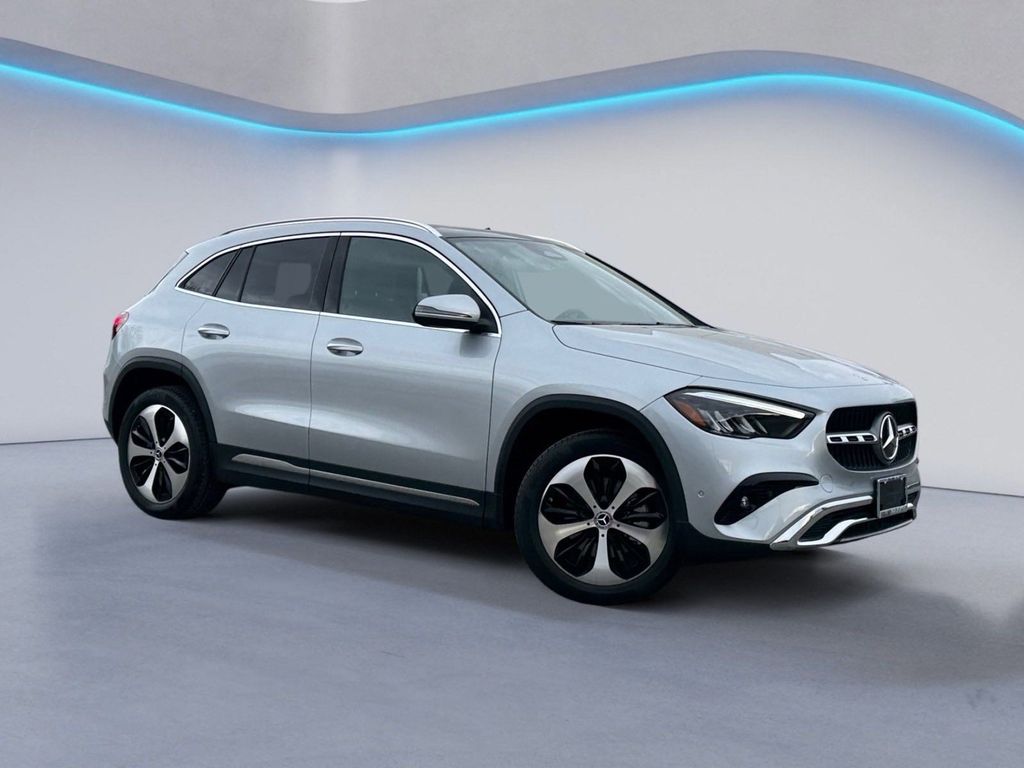 2025 Mercedes Benz GLA 250 4MATIC photo 2