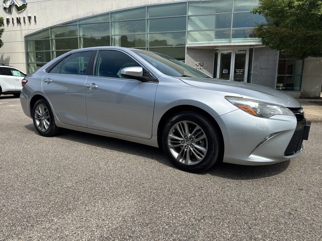 Used 2016 Toyota Camry SE Sedan