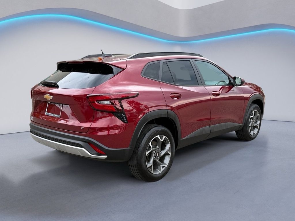 2024 Chevrolet Trax LT photo 4