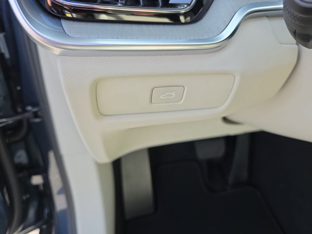 2026 Volvo V60 Cross Country Plus - Photo 12