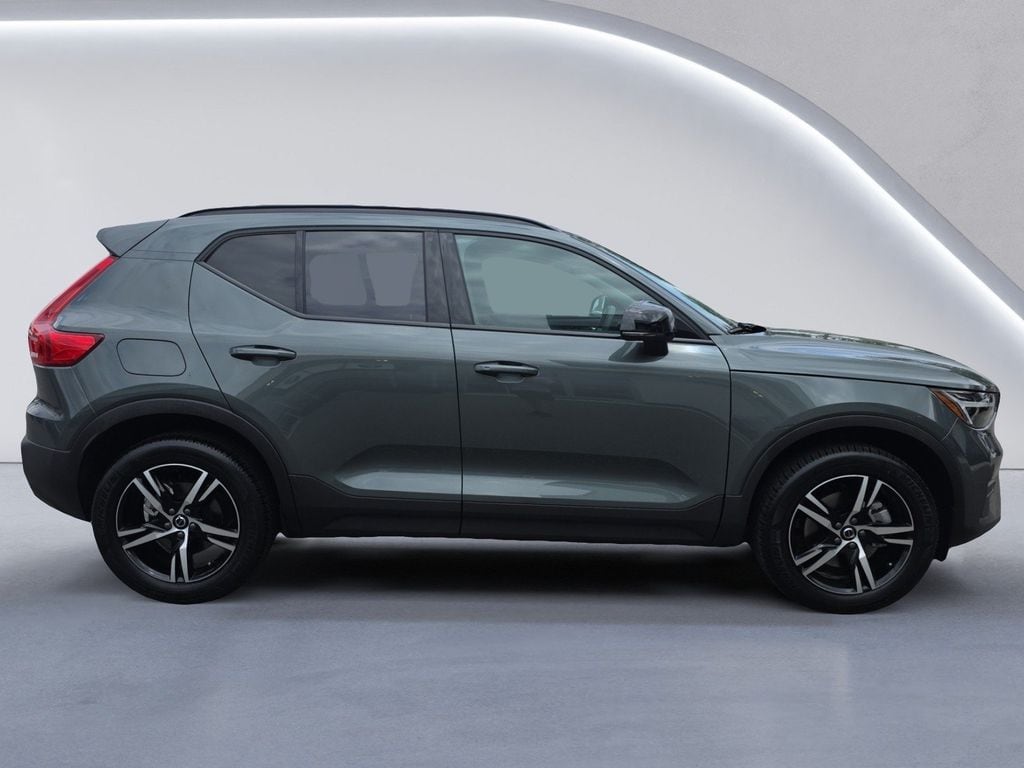 New 2026 Volvo XC40 Core Sport Utility