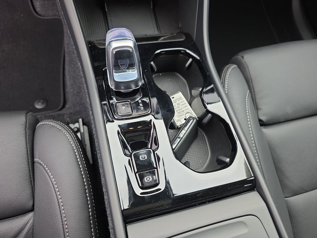 2026 Volvo XC40 Plus - Photo 16