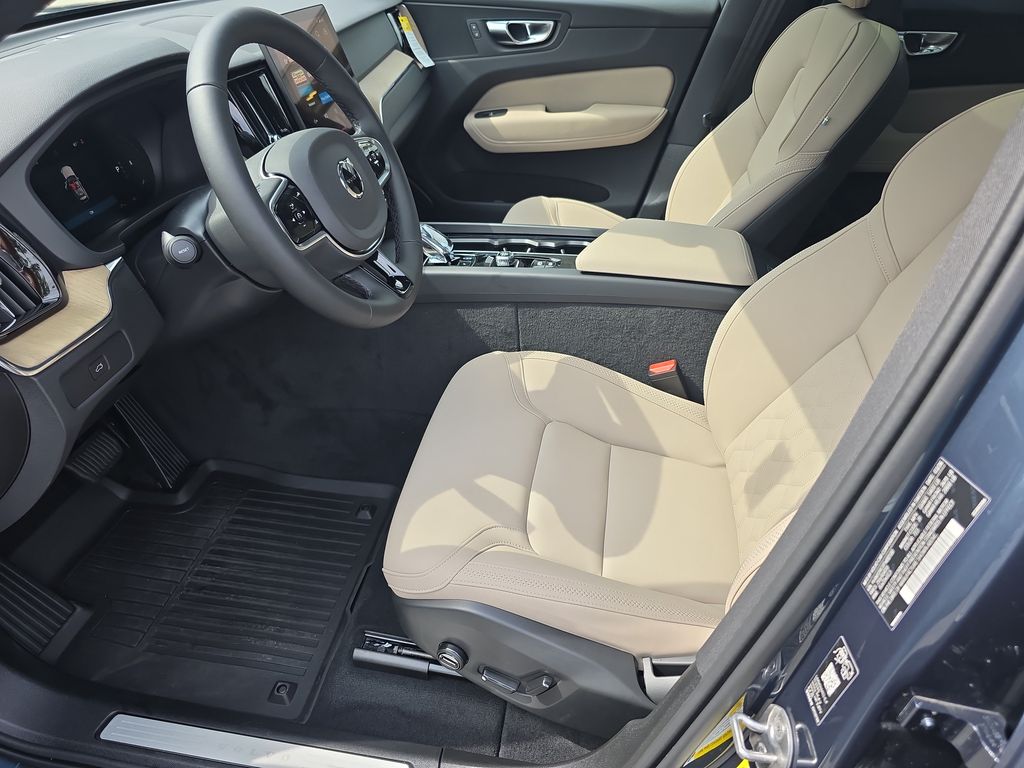 2026 Volvo XC60 Plus - Photo 8
