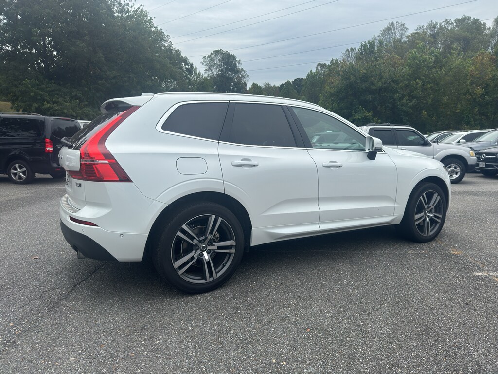 2018 Volvo XC60 T5 Momentum photo 4