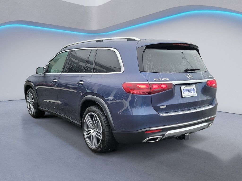 2025 Mercedes Benz GLS 450 4MATIC photo 4