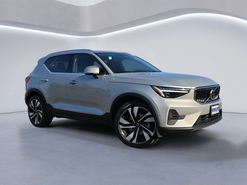 Certified 2025 Volvo XC40 B5 Plus Bright Theme SUV