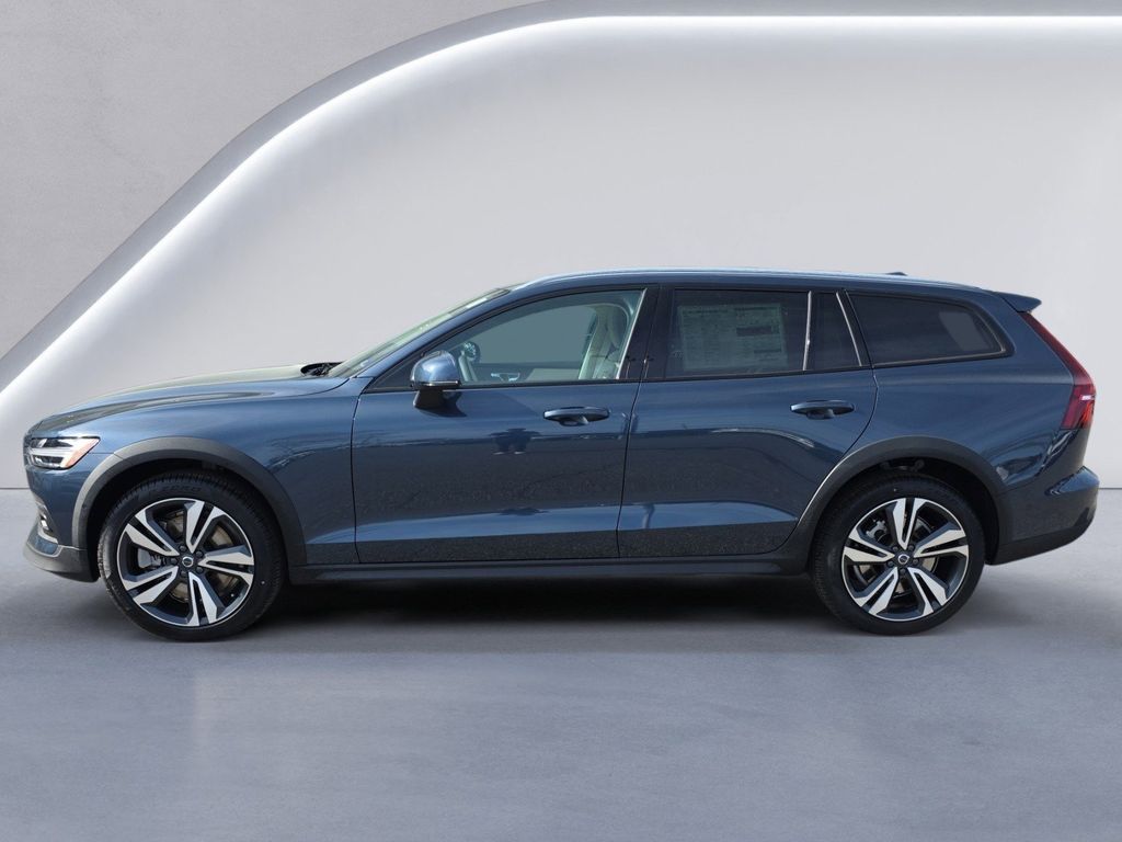 2026 Volvo V60 Cross Country Plus - Photo 6