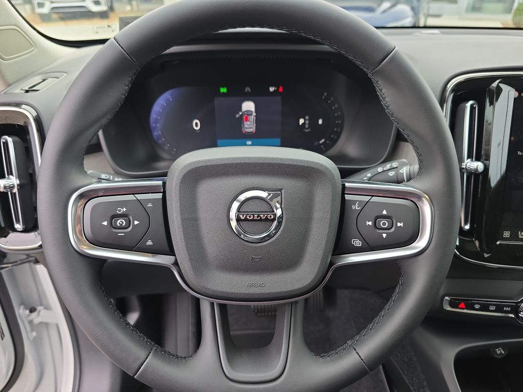 2026 Volvo XC40 Plus - Photo 13