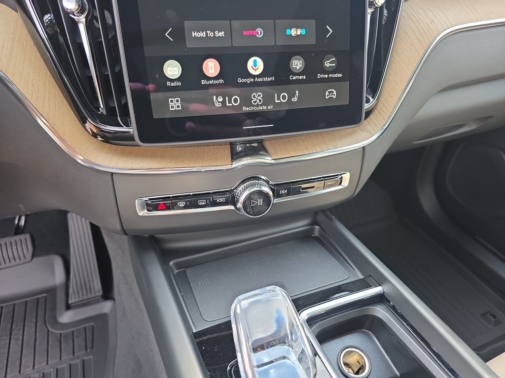 2026 Volvo XC60 Plus - Photo 16