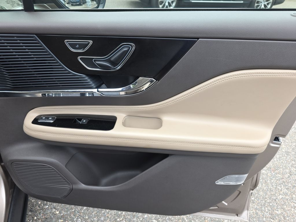 2020 Lincoln Corsair Base - Photo 11