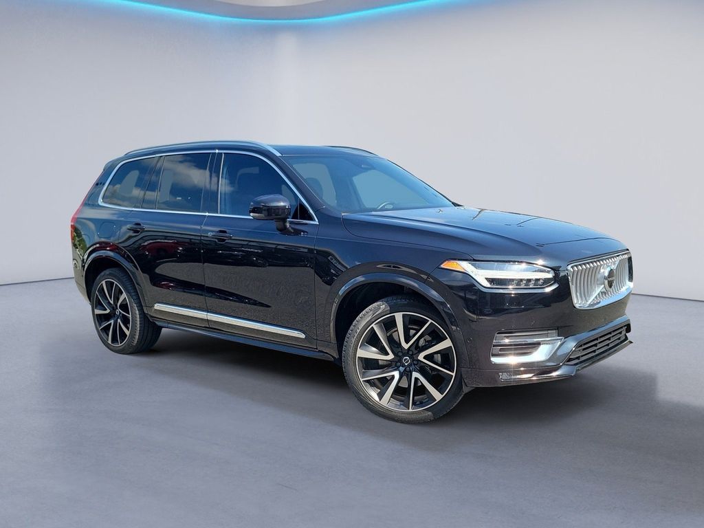 2023 Volvo XC90 AWD Plus photo 2