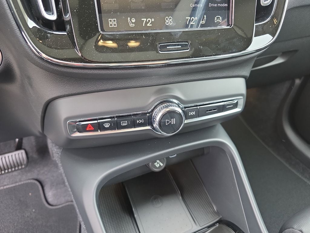 2026 Volvo XC40 Plus - Photo 15