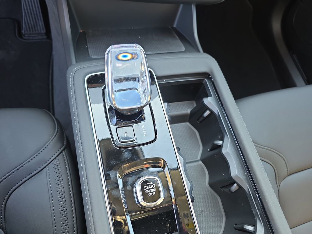 2026 Volvo XC90 Plus - Photo 18
