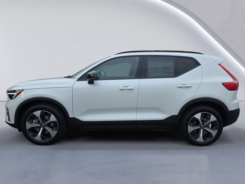 2026 Volvo XC40 Plus - Photo 6