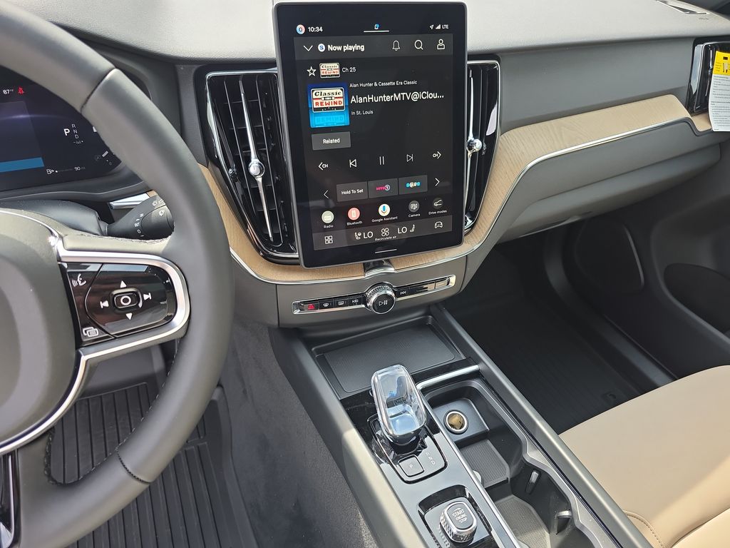 2026 Volvo XC60 Plus - Photo 18