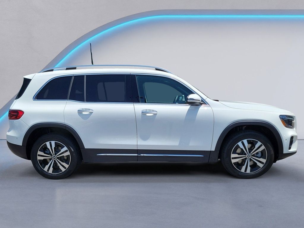 2025 Mercedes Benz GLB 250 4MATIC photo 3