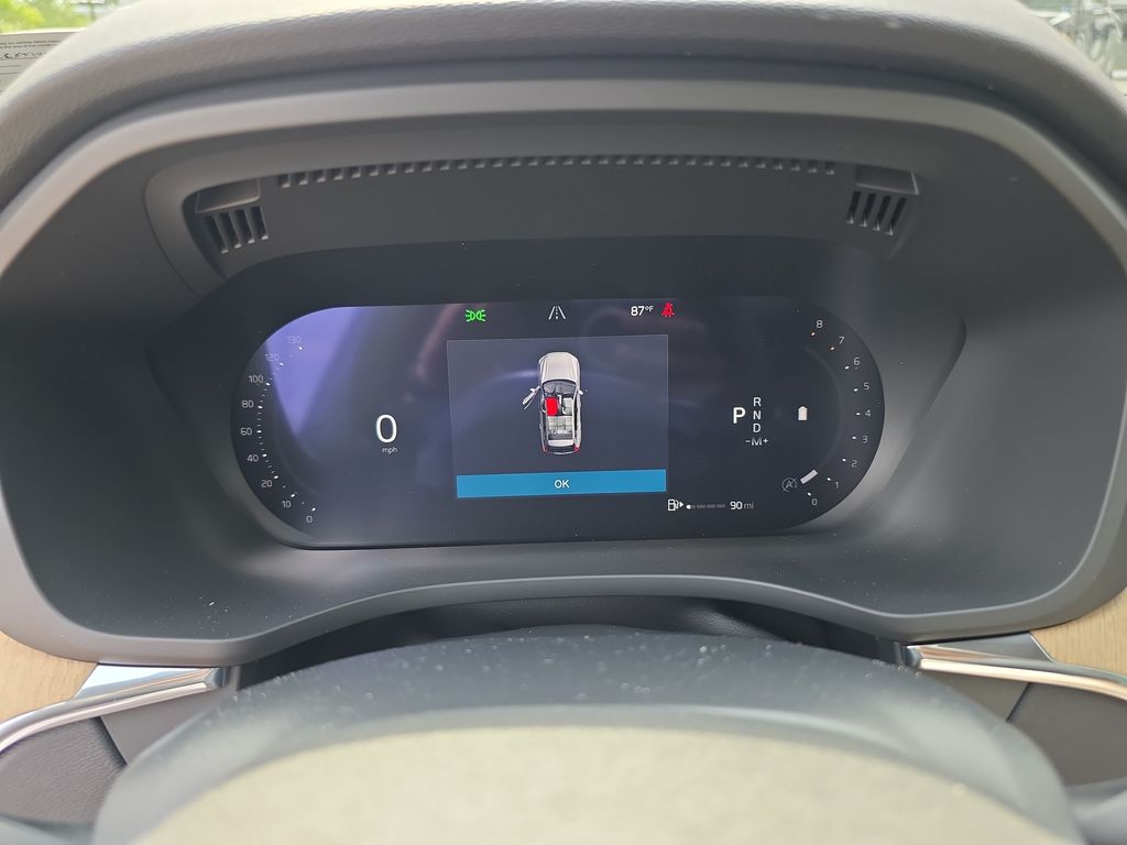 2026 Volvo XC60 Plus - Photo 13